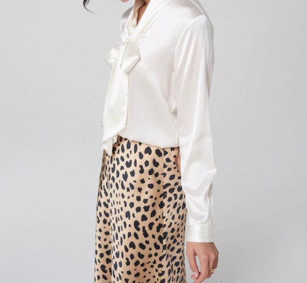 386f6ab8-2f13-4321-89fc-794cf4cdbadf Mulberry Silk Bottoming V-neck Bow Large Ribbon Women's Shirt